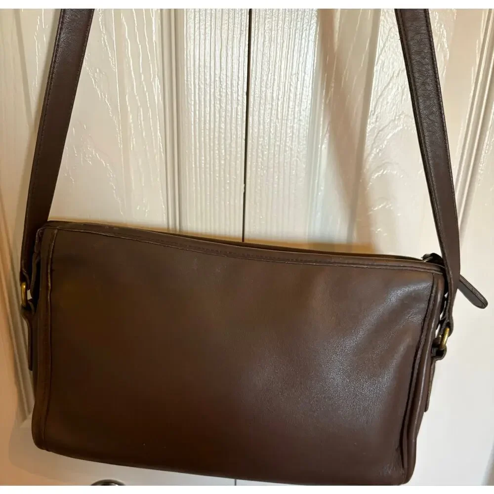 Coach Taylor crossbody zip in  brown  H5C-9944 c. 1995